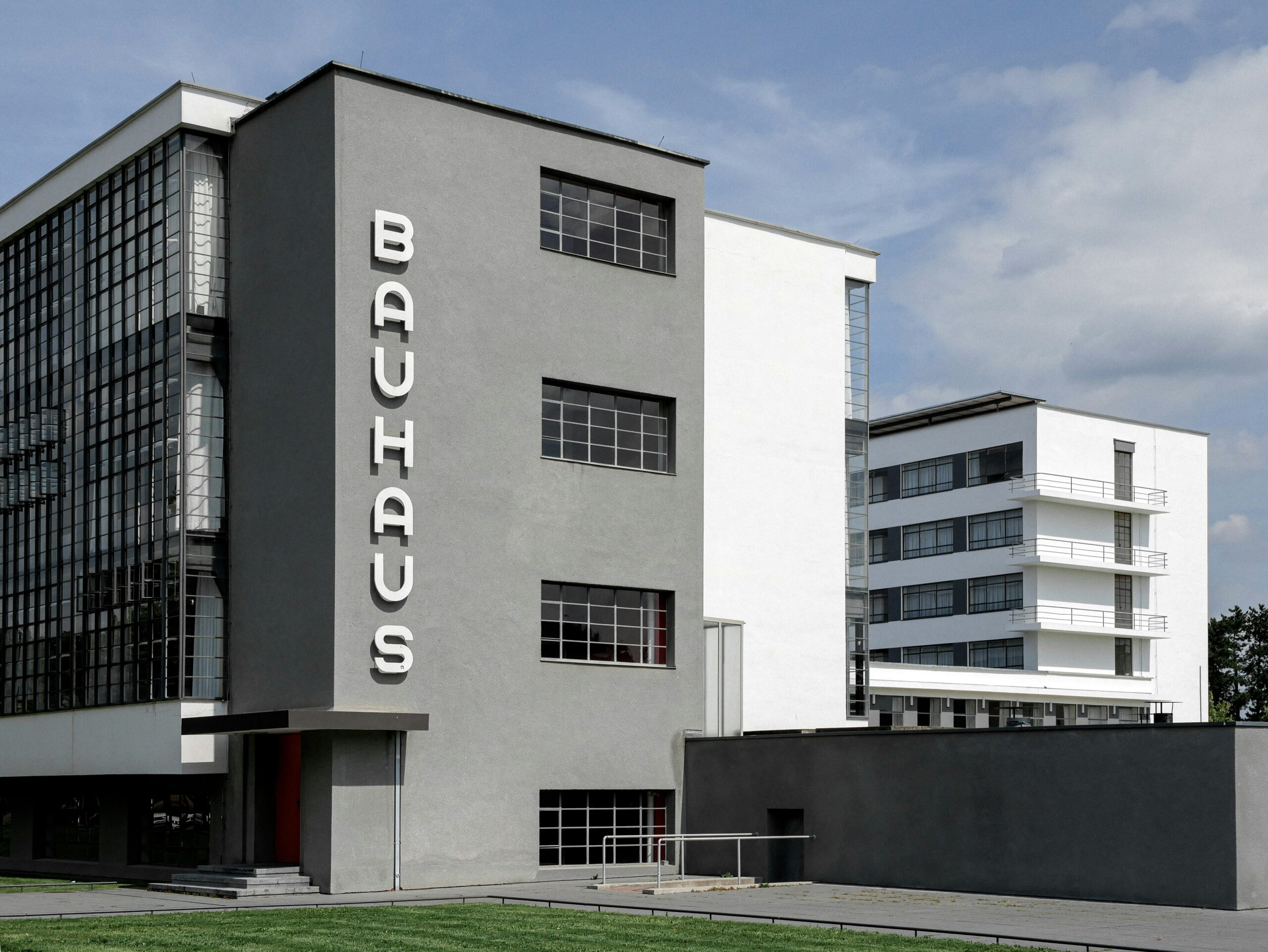 Learning from The Bauhaus: How to Start in Multidisciplinary Design